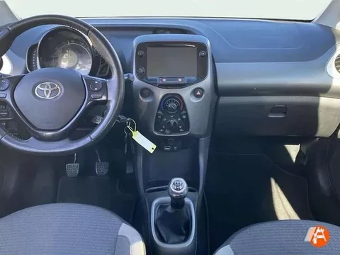 TOYOTA Aygo Aygo 70 x-play