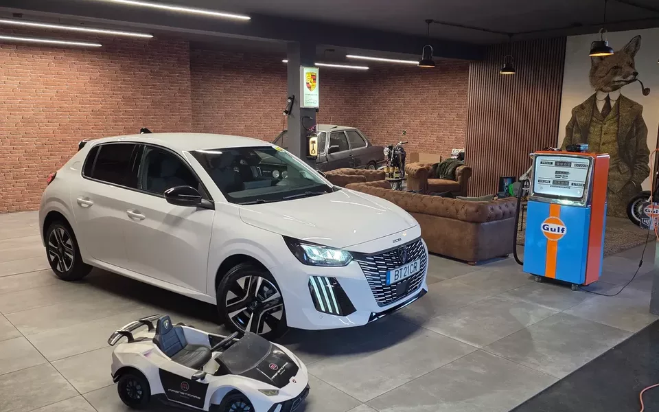 Peugeot 208 1.2 Hybrid Allure e-DCS6