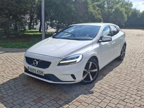 VOLVO V40 V40 D2 R-Design Momentum 120