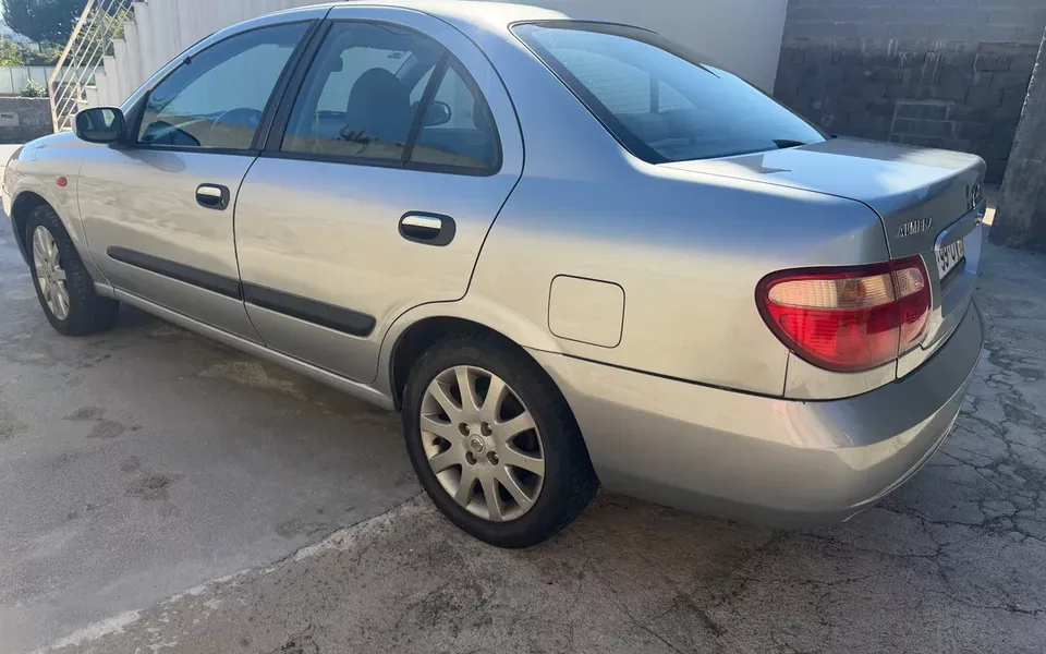 Nissan Almera