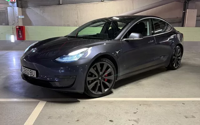 Tesla Model 3 Long Range AWD Dual Motor Performance