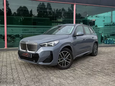 BMW iX1 eDrive20 Pack Desportivo M