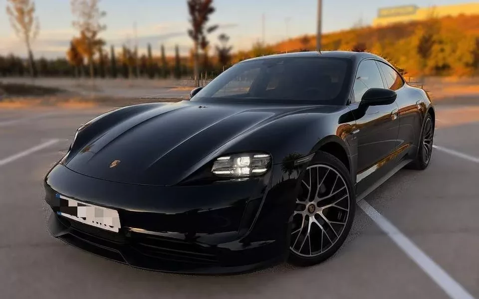 PORSCHE Taycan 4S