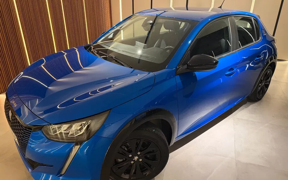 Peugeot e-208