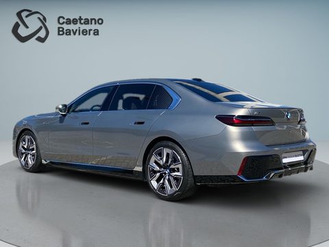 BMW I7