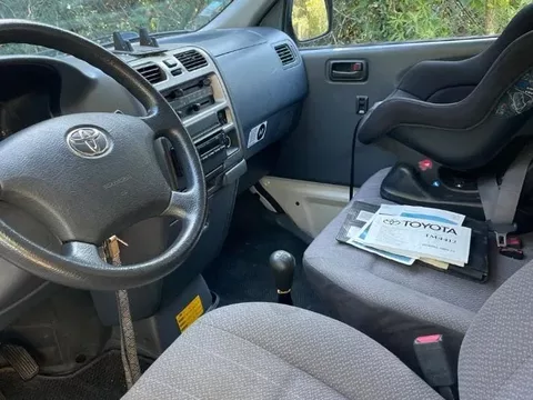 Toyota HiAce 2.5 D-4D Service 2.8T