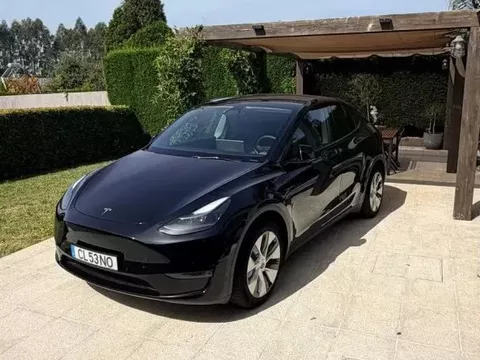Tesla Model Y Long-Range RWD