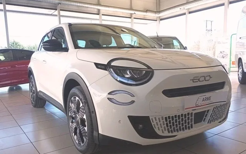 FIAT 600 600 1.2 MHEV La prima DDCT 74kW