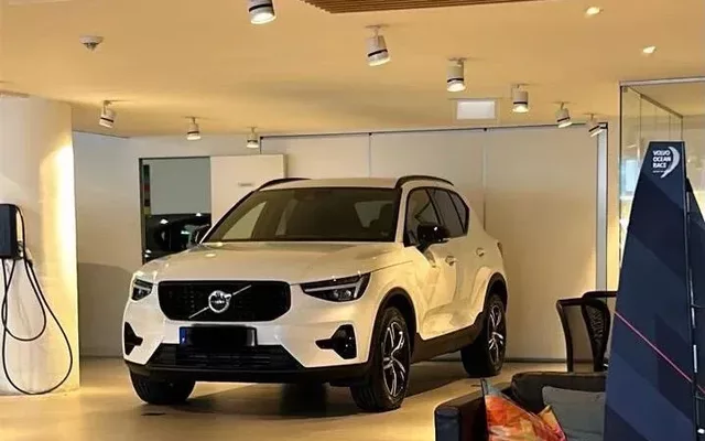 Volvo XC 40 1.5 T2 Plus Dark Auto
