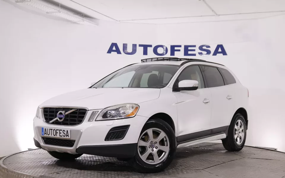 Volvo Xc 60 2.4D MOMENTUM AWD AUTO 205CV 5P # TECHO ELECTRICO, NAVY, PARKTRONIC