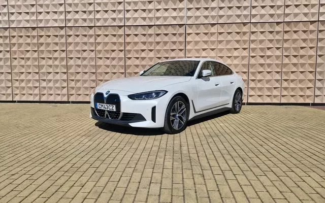 BMW i4