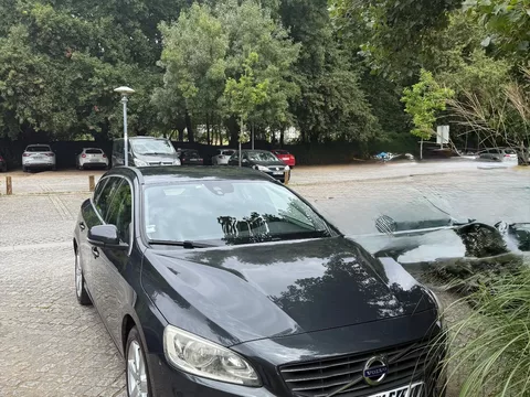 Volvo V60 2.0 D2 R-Design