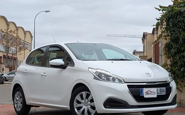 PEUGEOT 208 208 1.6BlueHDi Style 100