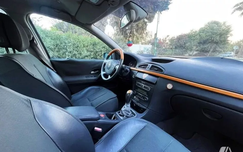 RENAULT Laguna Laguna 2.0 16v Privilege Aut.