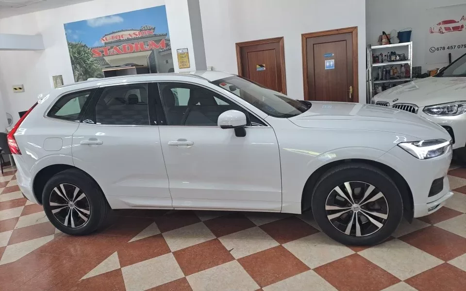VOLVO XC60 XC60 B4 Momentum FWD Aut.