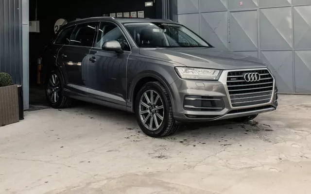 Audi Q7 3.0 TDI quattro tiptronic 7L