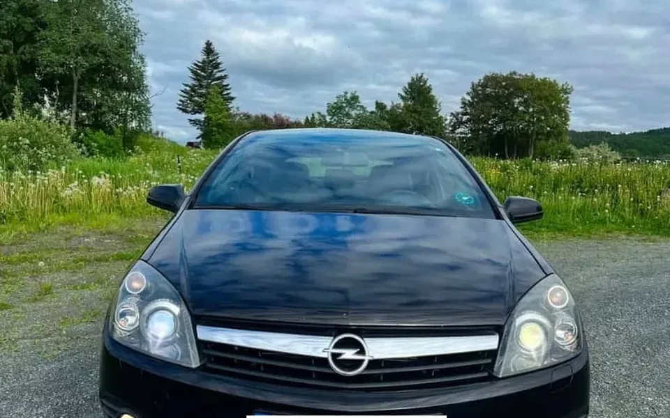 Opel Astra GTC 1.9 CDTI DPF Auto Cosmo