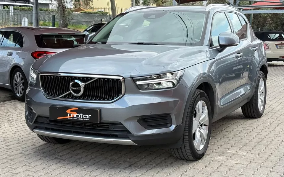 Volvo XC 40 1.5 T3 Momentum Tech Edition