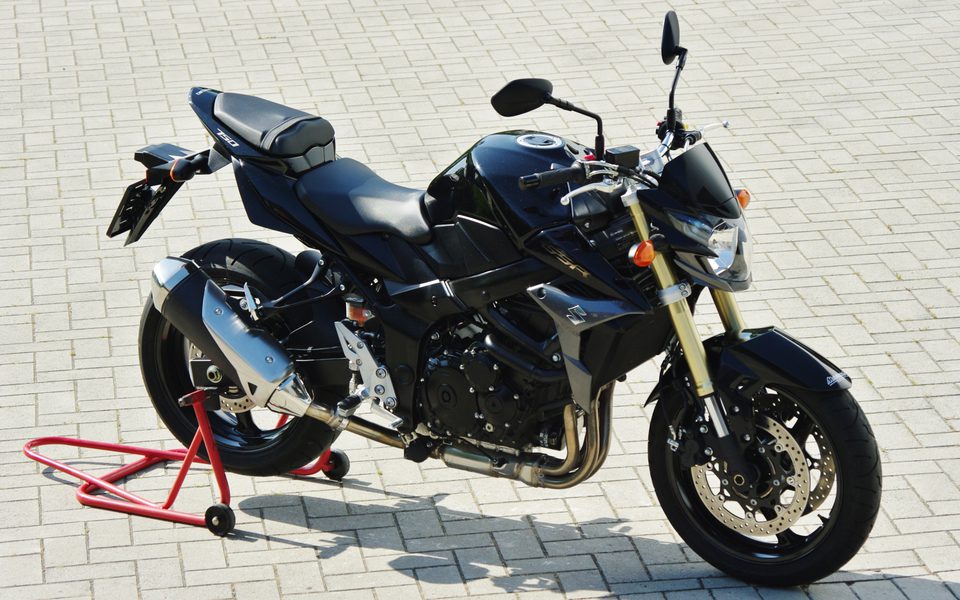 Suzuki GSR 750