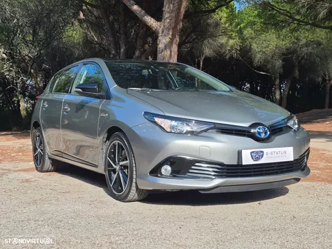 Toyota Auris 1.8 HSD Square Collection