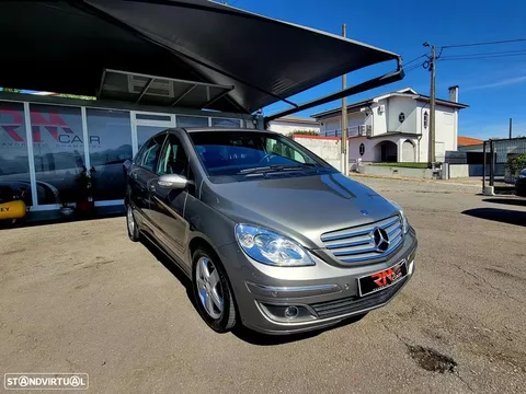Mercedes-Benz B 180