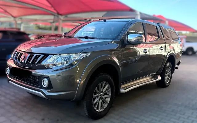 Mitsubishi L200 2.4 DI-D CD Sport Strakar 4WD