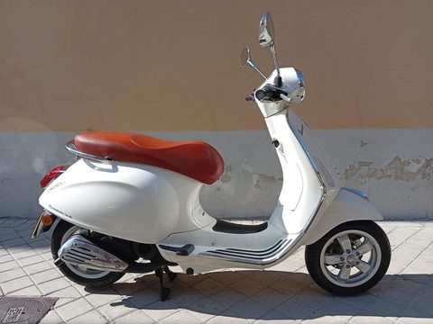 VESPA PRIMAVERA 50