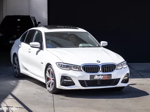 BMW 330 e Pack Desportivo M Pro Auto