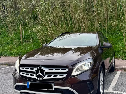 Mercedes-Benz GLA 220 4Matic 7G-DCT