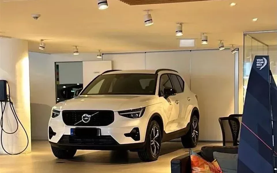 Volvo XC 40 1.5 T2 Plus Dark Auto