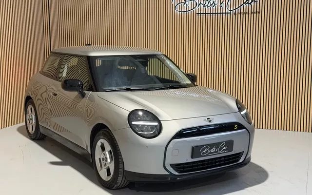 MINI 3 Portas Cooper SE Essential