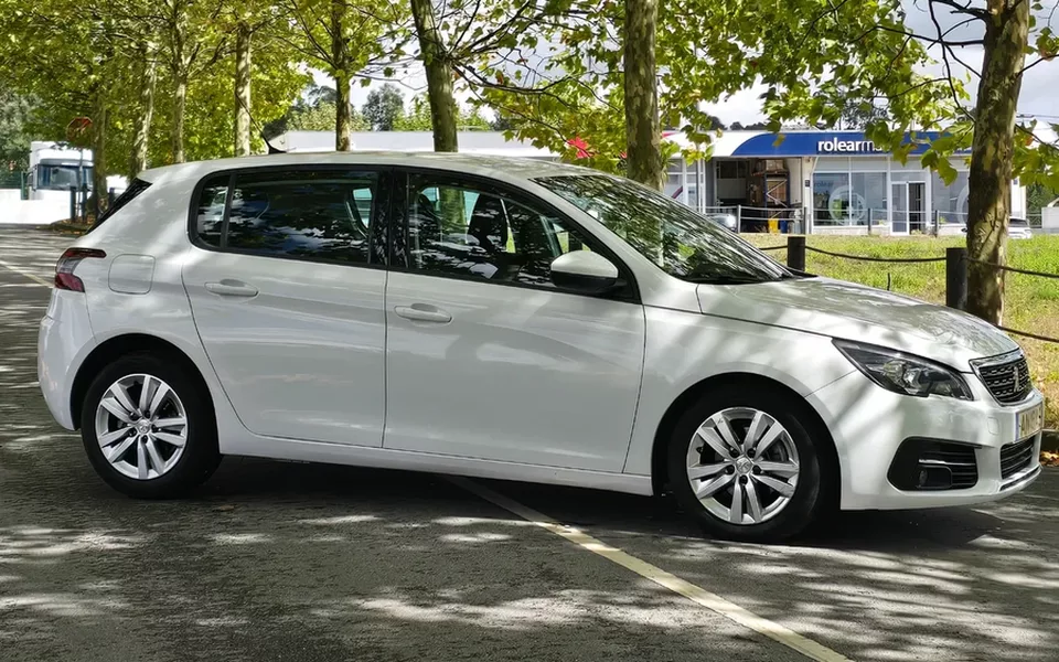 Peugeot 308 1.6 BlueHDi Allure EAT6