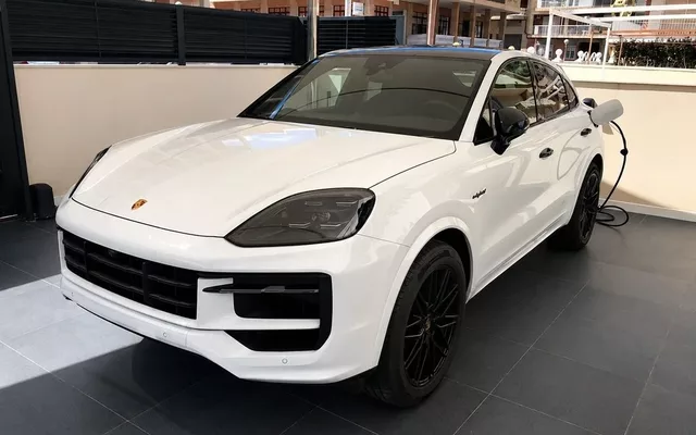 PORSCHE Cayenne E-Hybrid