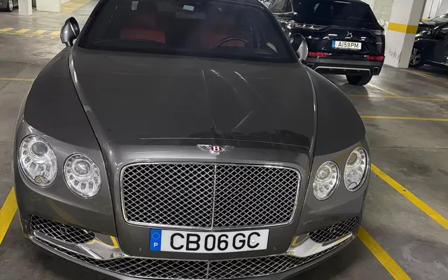 Bentley Flying Spur V8