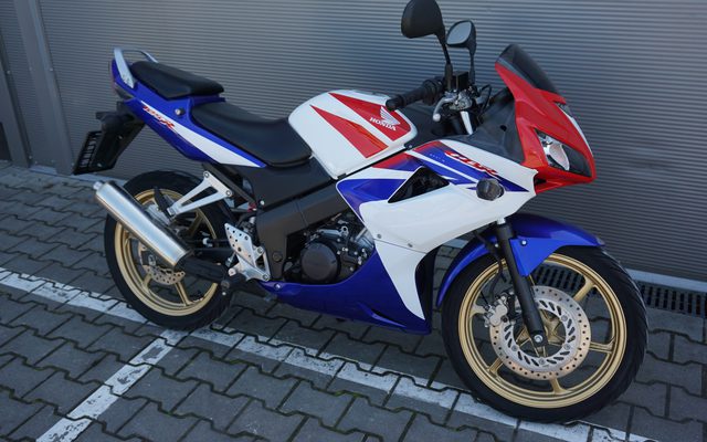 Honda CBR 125 R TRICOLOR