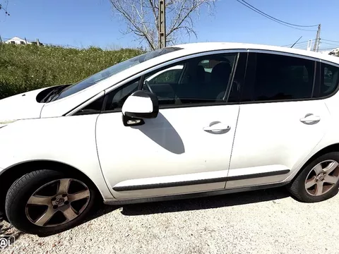 Peugeot 3008 e-HDi FAP 110 EGS6 Stop&Start Allure
