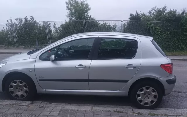 PEUGEOT 307 307 1.6HDI D-Sign 110