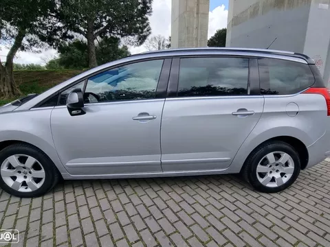 Peugeot 5008 1.6 HDi 7L Allure J17