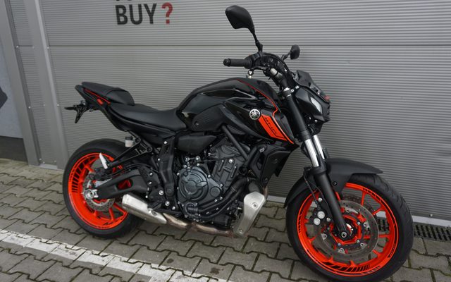 Yamaha MT 07 RED BLACK A2