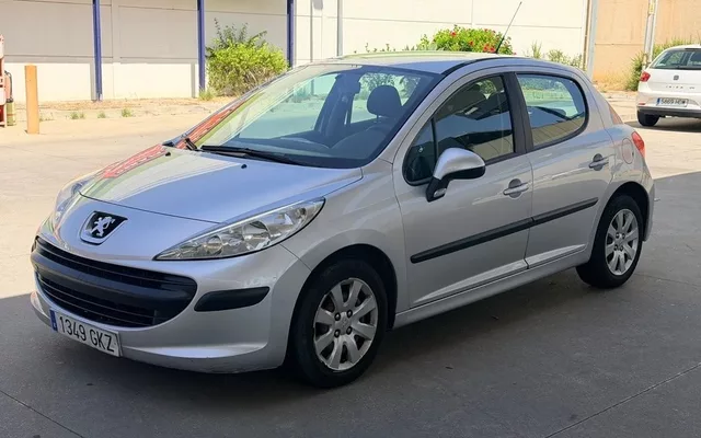 PEUGEOT 207 Peugeot Confort 1.4 HDI 70