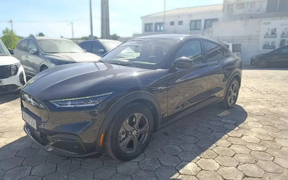 Ford Mustang Mach-E Alargada