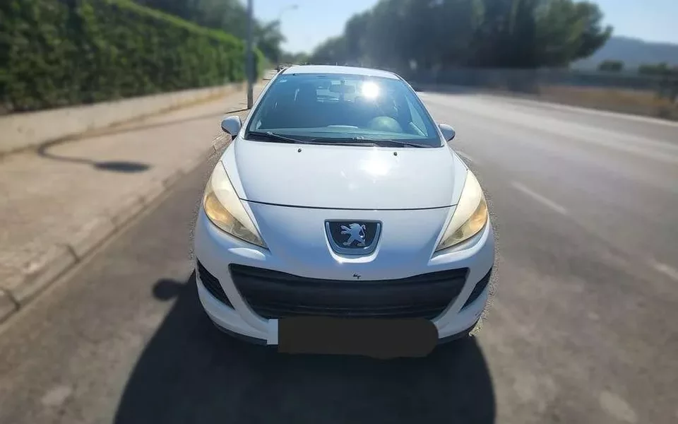 PEUGEOT 207 Confort 1.4 75