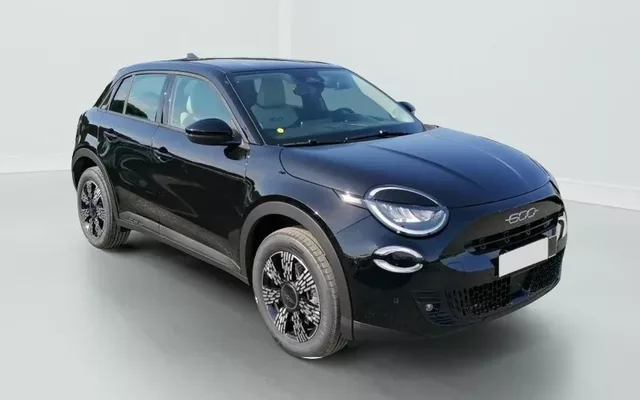 Fiat FIAT 600 600 1.2 Hybrid 145 DCT ICON Zéro km immatriculé