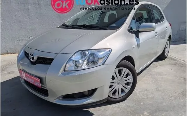 TOYOTA Auris 5p D-4D 126