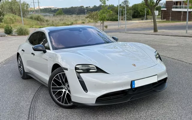 Porsche Taycan Sport Turismo 4S Black Edition