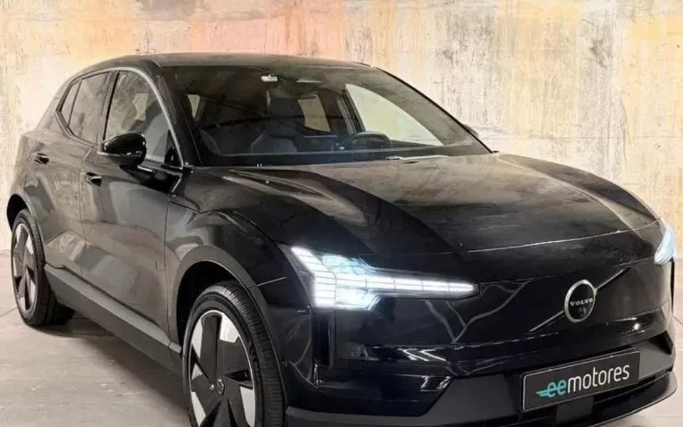 Volvo EX30 69 kWh Single Motor Extended Range Black Edition