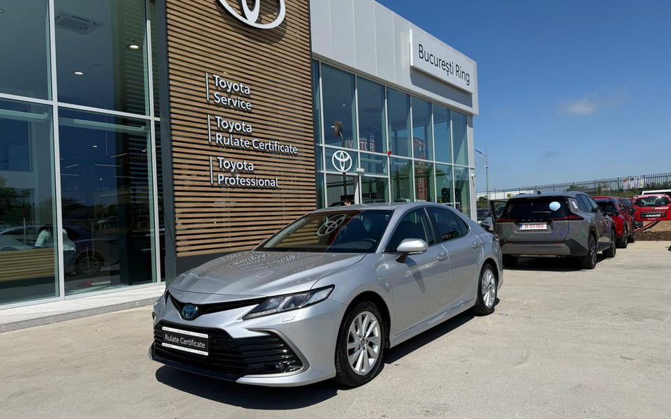 Toyota Camry Business 2.5 HYBRID 218 Cp