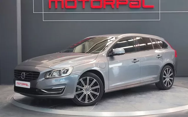 VOLVO V60 2.4 D5 Twin AWD Summum Auto