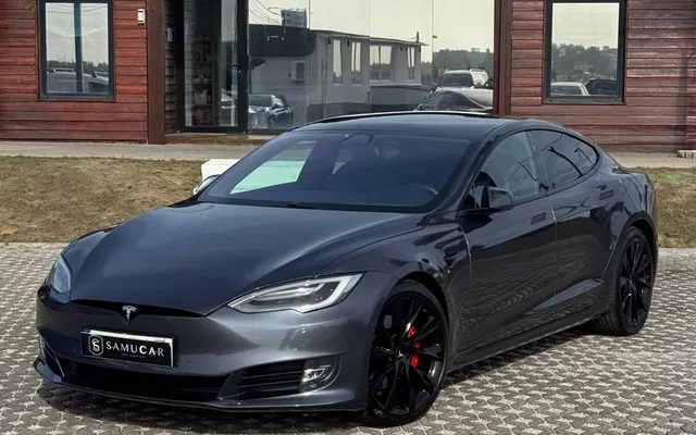 Tesla Model S Performance