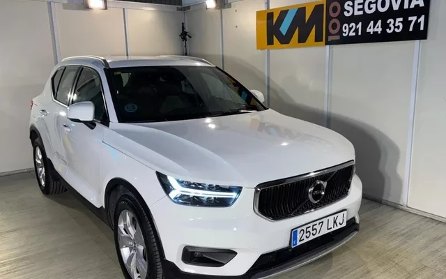 VOLVO XC40 XC40 T3 Momentum Pro